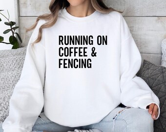 Sudadera con café y esgrima, regalo divertido de esgrima, esgrimista amante del café, sudadera deportiva, diseño único