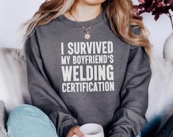 Ich überlebte Freund Schweißzertifizierung Sweatshirt, Schweißer Sweatshirt, Geschenk für Freundin, stolze Freundin Sweatshirt, Schweißerleben
