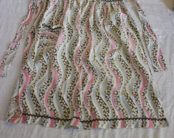 1960's-1970's vintage apron, medium length, retro apron, vintage kitchen,