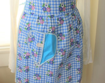 1960's vintage apron, deadstock vintage apron, blue gingham and floral apron, retro kitchen apron, cottage kitchen apron, farmhouse kitchen