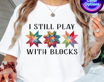 Gildan Ich spiele immer noch mit Blöcken Quilting Shirt Perfektes Geschenk für den Nähliebhaber in deinem Leben