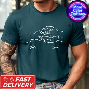 Kundenspezifisches Papas Team Fist Bump Comfort Colors® Shirt, benutzerdefiniertes Papa Fist Bump Shirt mit Kindernamen, perfektes Vatertagsgeschenk, Papa Bday Shirt
