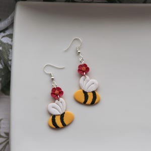 Polymeerklei-oorbellen hommel
