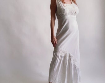 Vintage 30's/40's Nightgown Long White Lace Bias Cut Ruffle Wedding Bridal