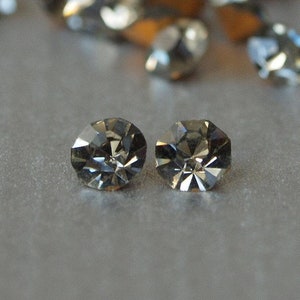 20 Gray 4mm Czech Rhinestones 4mm Silver Gray Black Diamond Vintage Chatons image 1