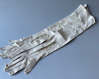 1960’s  Long White Leather Gloves Bridal 3 buttons size Small