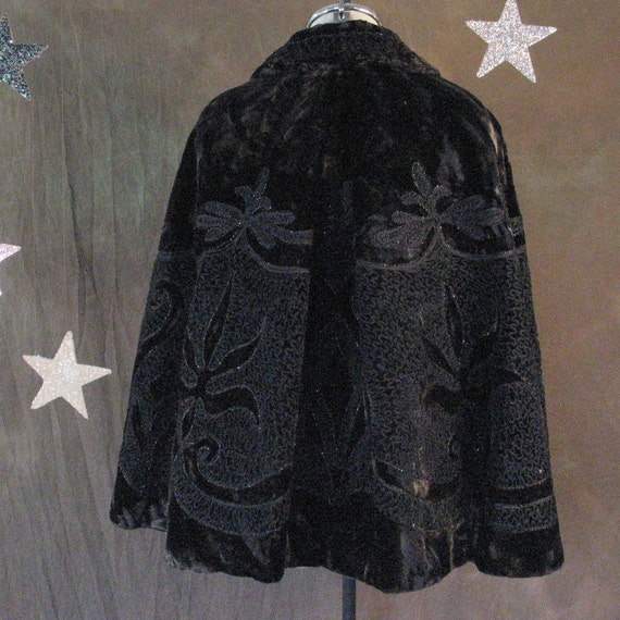 Victorian Plush Winter Cape Jacket 1800's with So… - image 2