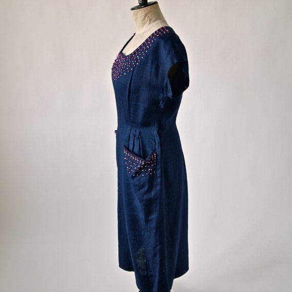 40's Navy Blue Beaded Dress Linen with Pink Pearl… - image 5