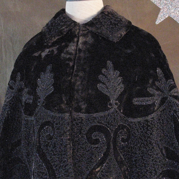 Victorian Plush Winter Cape Jacket 1800's with Sou