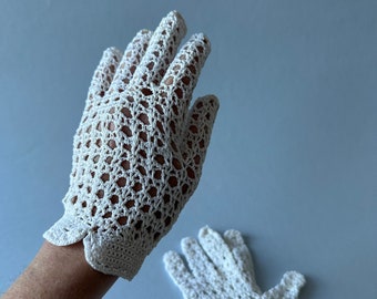 1960’s White Crochet Gloves Easter Sunday Daywear  size Small