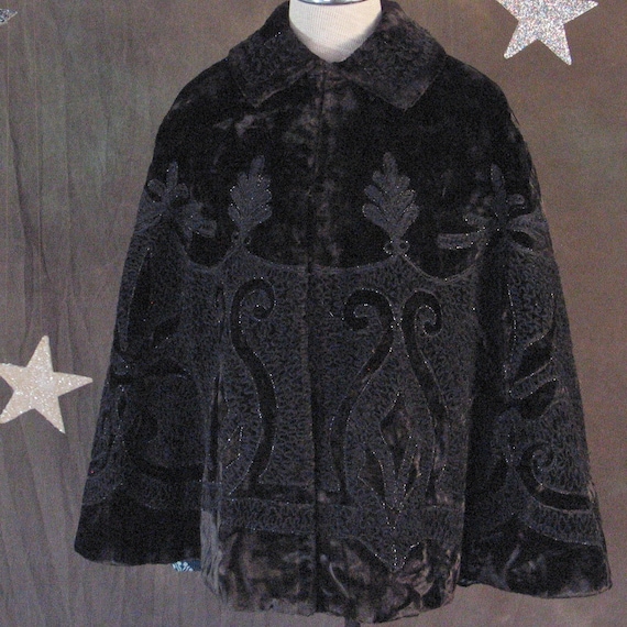 Victorian Plush Winter Cape Jacket 1800's with So… - image 3