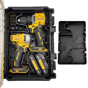 以下が含まれることがあります： 黒と黄色の電動工具キット。ドリル、インパクトドライバー、バッテリー、ドリルビットが含まれています。工具には「20V BRUSHLESS」のラベルが貼られており、黒いケースにきちんと収納されています。ケースには、別の収納コンパートメントも含まれています。