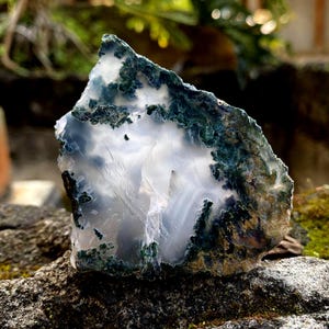 Natuurlijke mosagaatplaat: 65 mm x 66 mm x 8 mm
