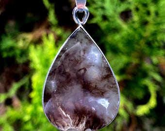 Purple Plume Agate Pendant – Natural Teardrop Crystal Necklace, 38 x 20 x 5 mm