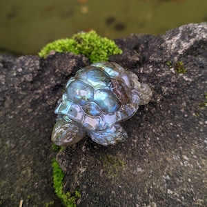 Genuine Natural Blue Flash Labradorite, Sea Turtle Pendant, Grade AAA Gemstone, Labradorite Pendant