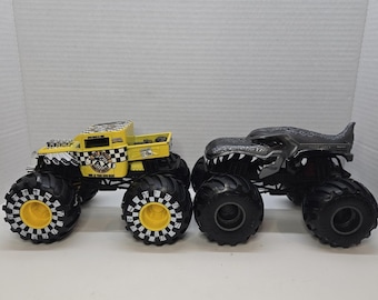 Hot Wheels Monster Truck 2016-18 Mega Wrex & Bone Shaker Taxi 1/24 Metal