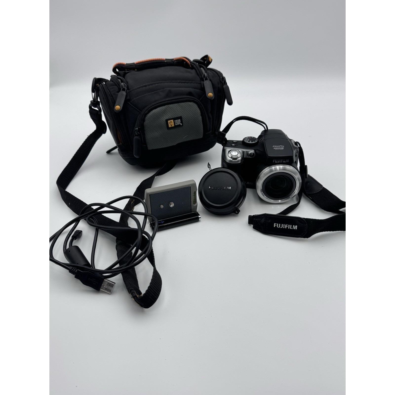 Fujifilm Finepix S8000fd 8MP 18x Black Bridge Digital Camera W