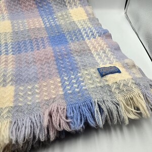 Vtg Pendleton Wool Throw Baby Blanket Creamy Pastel Fringe Spiral Weave 61x46" image 4