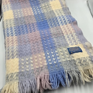 Vtg Pendleton Wool Throw Baby Blanket Creamy Pastel Fringe Spiral Weave 61x46" image 1