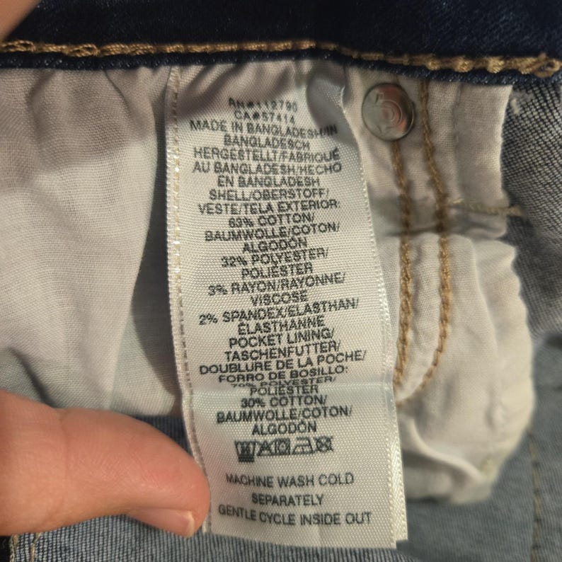 True Religion - Short Jayde taille moyenne pour femme en denim délavé foncé avec revers 29 Euc image 6