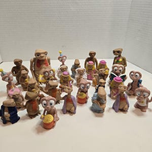 Vtg 1982 LJN Mixed Lot Of 30 E.T. The Extra Terrestrial Figure PVC Figures 2&quot;