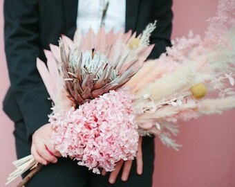 Custom millennial pink (or monochrome!!) Valentine's Day bouquet for your best girlfriend, boyfriend, sister, daughter or mum