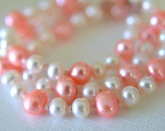 Rosa y blanco collar de perlas y pendientes para mujer hechos a mano en Maine del norte Atlántico Art Studio