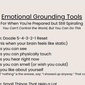 K&ouml;nnte beinhalten: Eine beige Karte mit schwarzem Text mit der &Uuml;berschrift "Emotional Grounding Tools". Der Text enth&auml;lt Anweisungen f&uuml;r einen 5-4-3-2-1-Reset, der Dinge auflistet, die man sehen, ber&uuml;hren, h&ouml;ren, riechen und an sich selbst m&ouml;gen kann. Die Karte enth&auml;lt auch den Text "You Can't Control the World, But You Can Do This."