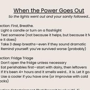 K&ouml;nnte beinhalten: Ein beigefarbener Informationsratgeber mit dem Titel "When the Power Goes Out". Der Text gibt Tipps, was bei einem Stromausfall zu tun ist, einschlie&szlig;lich Atem&uuml;bungen und K&uuml;hlschrank-Triage. Der Ratgeber ist in Abschnitte mit Aufz&auml;hlungszeichen unterteilt.