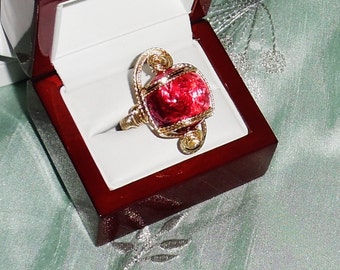 42 ct AAA Cabochon Hot Pink Topaz gemstone, 14kt yellow gold Ring size 10 1/2