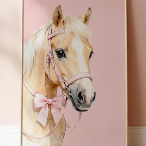 Impresión de arte mural en acuarela de poni rosa, decoración de guardería de caballos, obra de arte animal en tonos pastel suaves