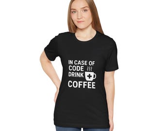 Camiseta unissex divertida com estampa de código de café - Ótima para programadores, presentes tecnológicos, amantes de café, roupas geek, aniversários e presentes de Natal.