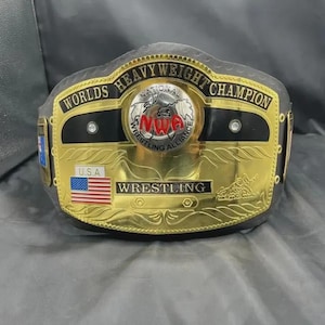 Cintura da campionato NWA Domed Globe: replica in ottone per adulti