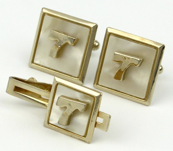 jcd1 Initial T Cuff Links & Tie Bar Set Faux Moth… - image 1