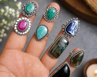 Lotto di anelli con pietre preziose all'ingrosso / Anelli vistosi con cristalli naturali / Anelli boho regolabili placcati in argento / Regalo di gioielli artigianali all'ingrosso