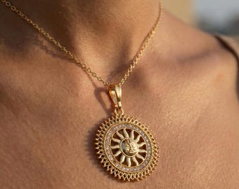 Collana con ciondolo Dea del Sole in oro / Collana con ciondolo Sole Celeste per donna / Regalo di gioielli boho minimalisti in oro per lei