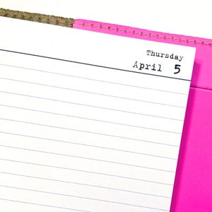 Gevoerde dag-per-pagina gedrukte planner, set van 4 of 12 maanden, ingebonden en ringband navulpapier, kleur kiezen afbeelding 3
