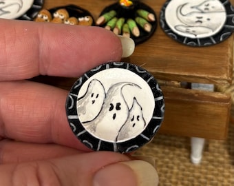 1:12 Scale Halloween Ghost Plates & Chargers – Hand Painted Miniature Dollhouse Dinnerware, Spooky Table Decor