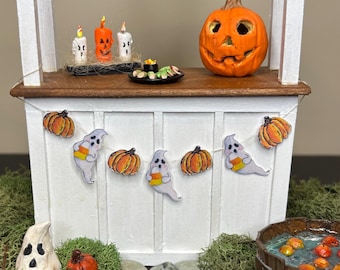 Halloween Dollhouse Miniature Pumpkins & Ghosts Garland Banner, 1:12 Scale Pumpkins and Ghosts Bunting, Handmade Halloween Decor