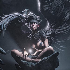 Peut inclure: Une figurine sombre représentant une créature ailée aux cheveux flottants, assise en position de méditation sur un rocher escarpé. La figure possède de grandes ailes noires détaillées, des yeux blancs lumineux et tient un orbe lumineux.