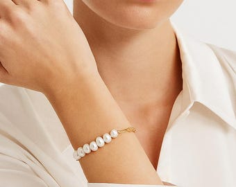 Freshwater Pearl and Gold Chain Bracelet: Modern Minimalist Jewelry