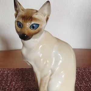 Hutschenreuther German porcelain siamese cat figurine