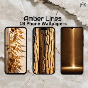 Op de afbeelding: Drie smartphones met amberkleurige achtergronden. De schermen tonen ontwerpen zoals herfstbladeren, boomschors en een gloeiend lichteffect. De tekst "Amber Lines 16 Phone Wallpapers" wordt boven de telefoons weergegeven.