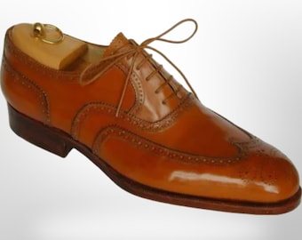 Zapatos de vestir brogue con punta de ala de cuero marrón hechos a mano