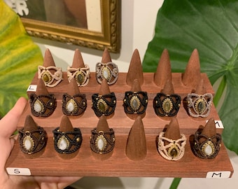 Makramee Ringe mit Anhänger aus Messing