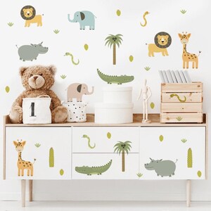 Pegatinas de pared con animales de safari en acuarela para habitación de bebé o niño pequeño. Calcomanías de la selva con temática de safari.