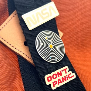 Sonnensystem Emaille Pin - Voyager Golden Record Revers / Brosche Pin - Weltall / Astronomie Geschenk