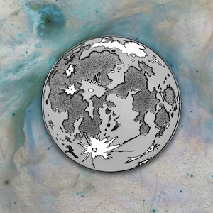 Op de afbeelding: Een zwart-witte illustratie van de maan op een lichtgrijze achtergrond met blauwe en paarse aquarel accenten.