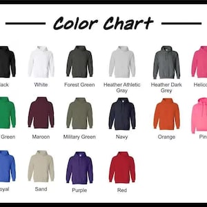 Puede incluir: Tabla de colores que muestra sudaderas con capucha en negro, blanco, verde bosque, gris atl&eacute;tico jaspeado, gris oscuro jaspeado y heliconia. Otros colores son verde irland&eacute;s, granate, verde militar, azul marino, naranja, rosa, real, arena, morado y rojo.