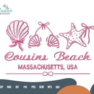 Peut inclure: Motif brodé rose sur fond blanc, représentant un coquillage, un haut de bikini et une étoile de mer. Le texte "Cousins Beach" et "Massachusetts, USA" est également présent. Chaque élément est orné d'un nœud.